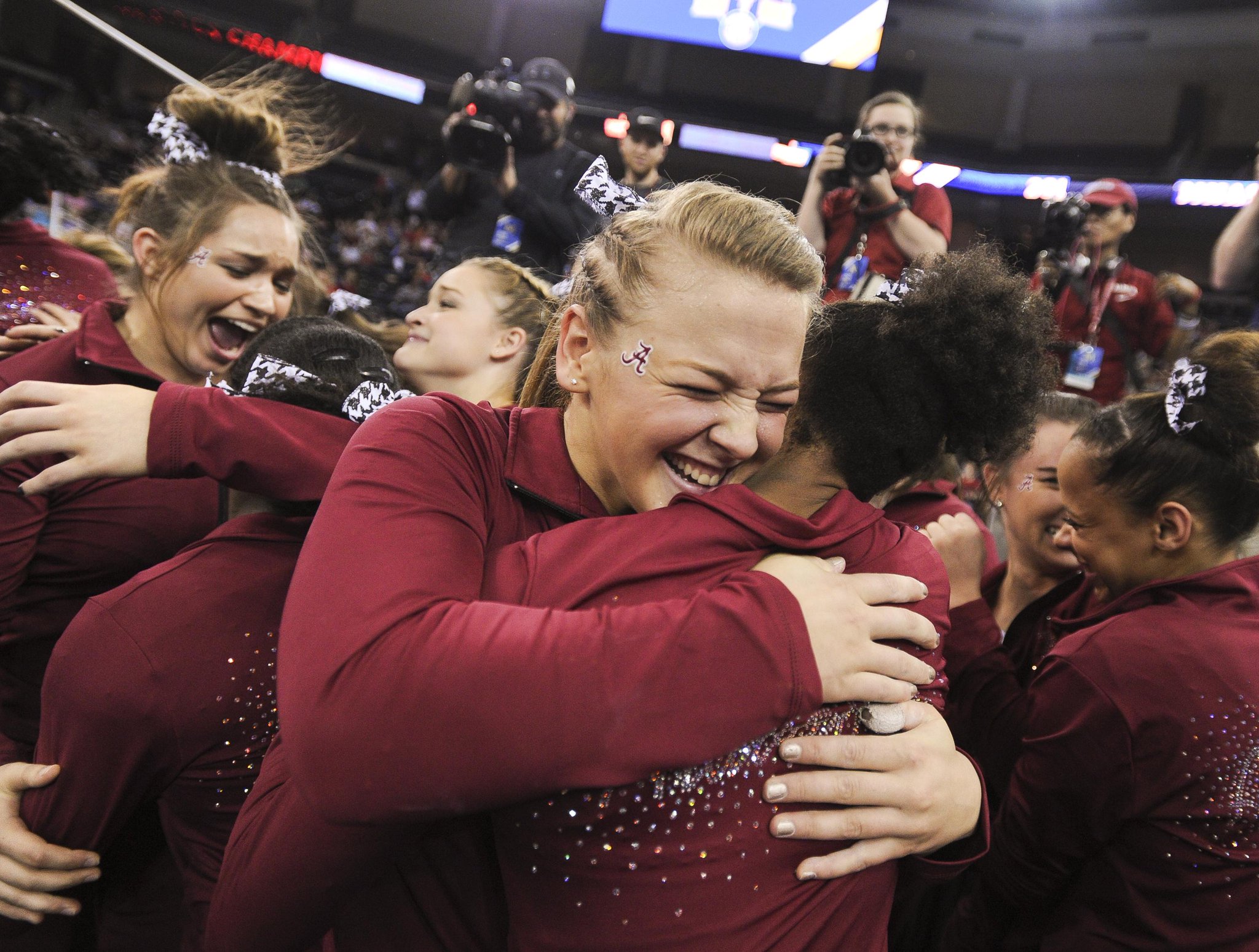 CAyKSbKUQAAD6I7.jpg:large