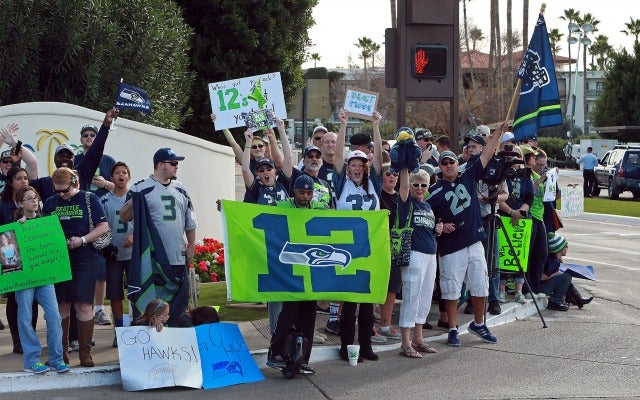seahawks-12s.jpg