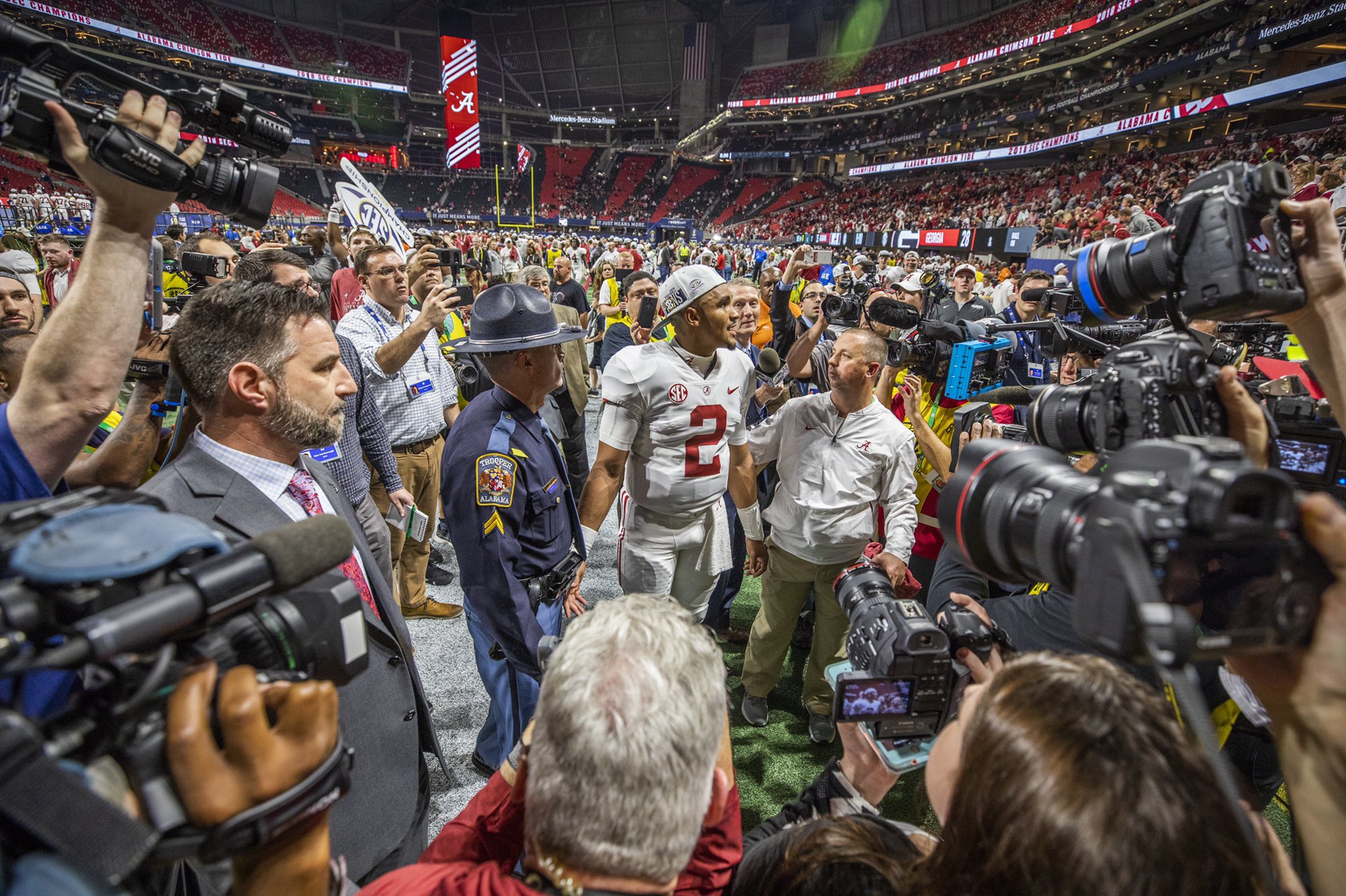 DtYht68WoAAih_v.jpg:large