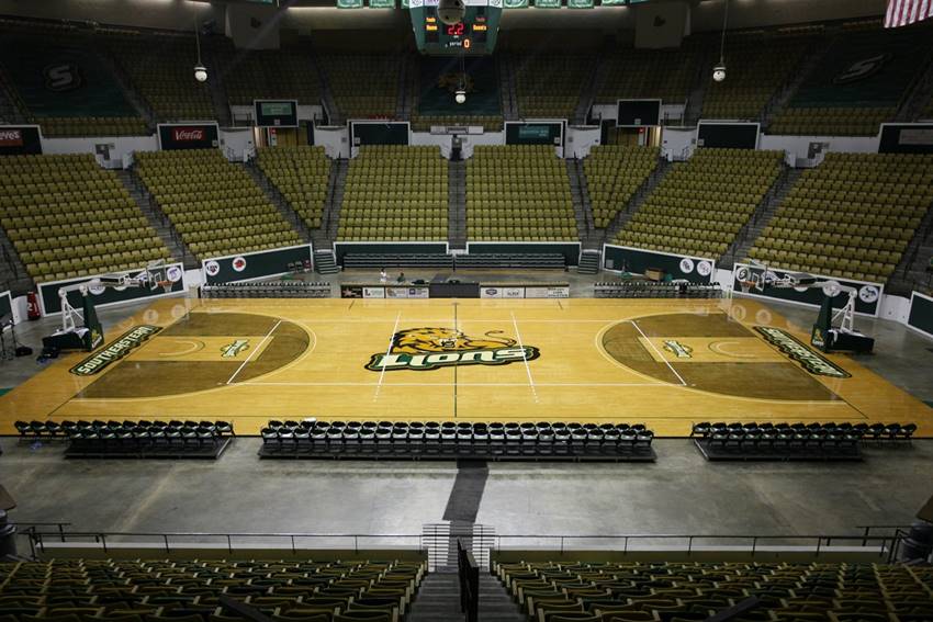 crescentcitysports.com