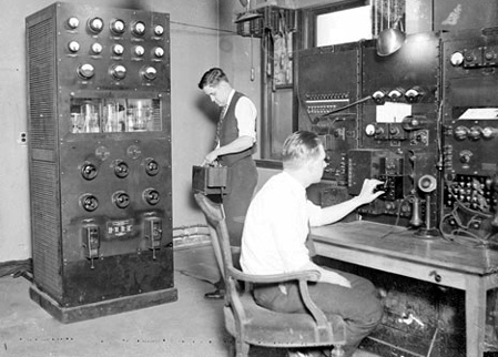 wmaq_transmitter_1925.jpg